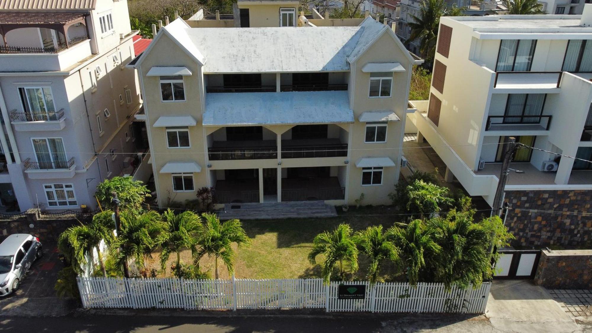 Le Diamant Vert Apartments @ Mont Choisy Екстериор снимка