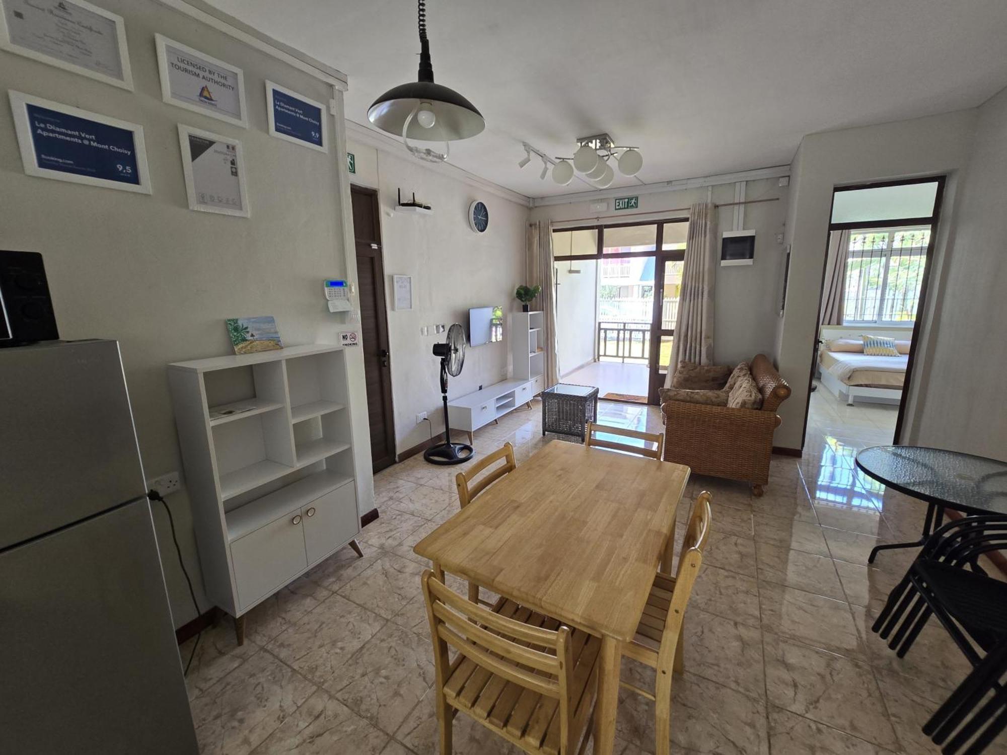 Le Diamant Vert Apartments @ Mont Choisy Екстериор снимка